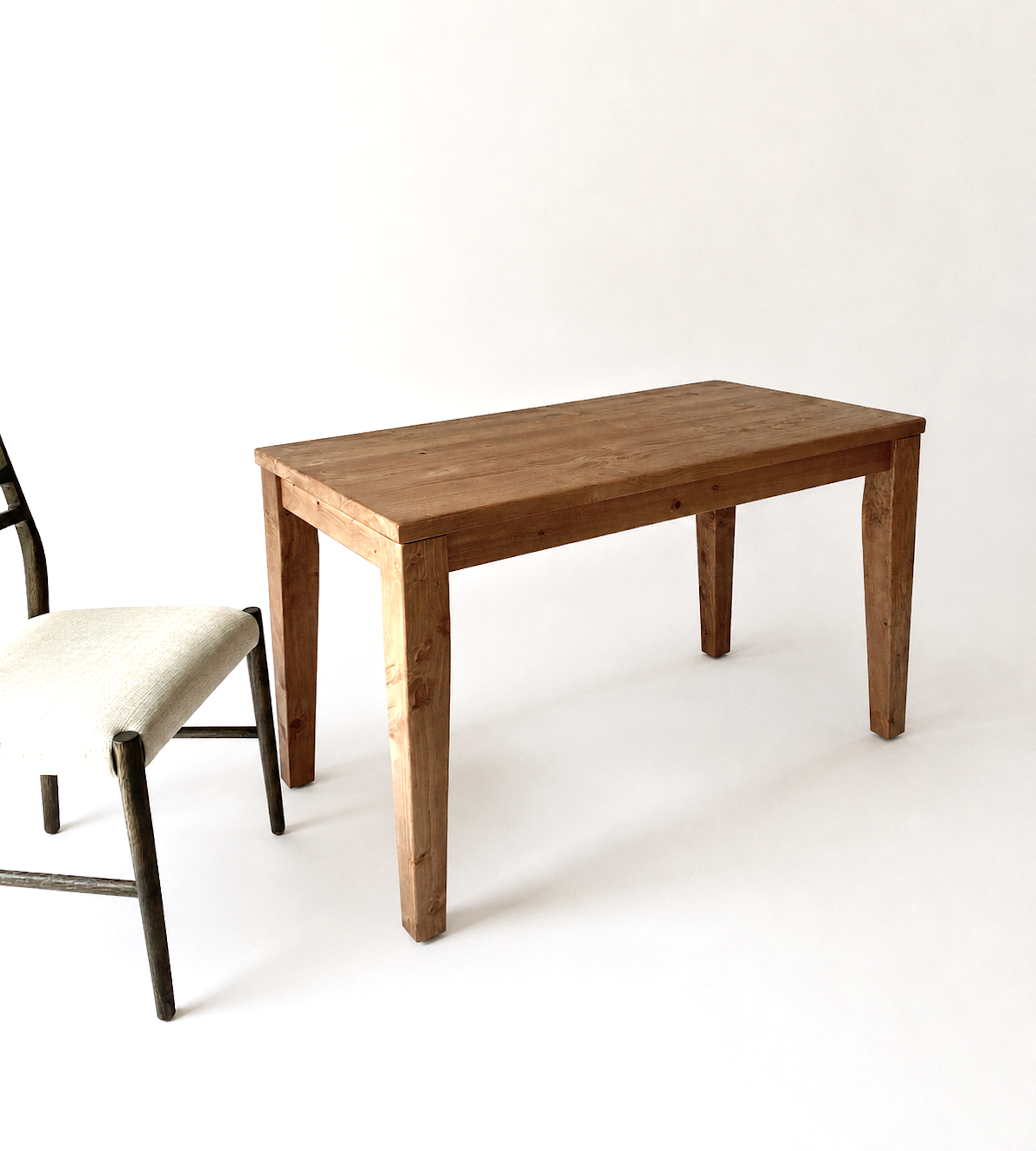 Barcelona Desk